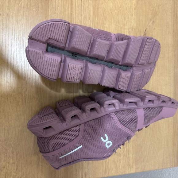On Running Cloud Sneakers – Women’s - Picture 4 of 10